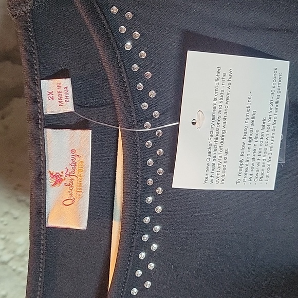 Quacker Factory pullover top with long velvet sleeves and rhinestones size 2X - Picture 3 of 5